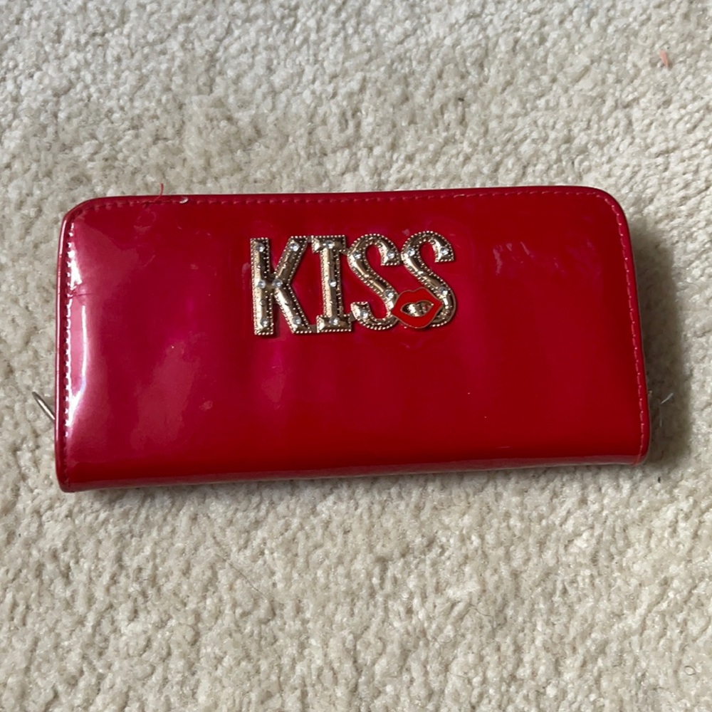 Red KISS wallet